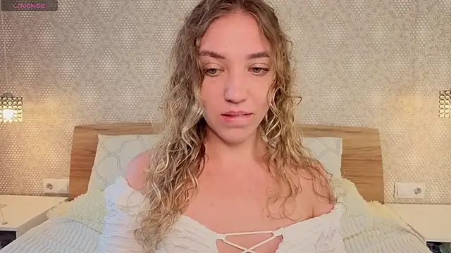 Snapshot of alice_charm_ chatting on July 2026 01:45:01 AM alice charm online show from July 2026 01:45:01 AM