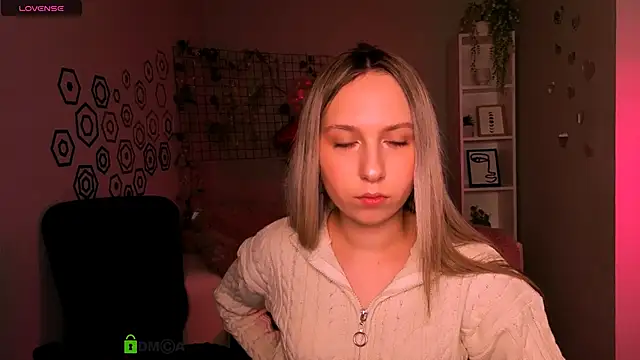 Snapshot of tiffani_murr chatting on February 2026 08:07:01 PM tiffani murr online show from February 2026 08:07:01 PM