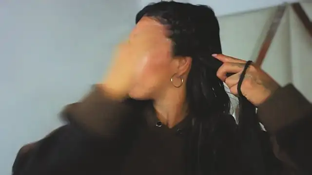 MeelFox online show from April 2026 01:37:02 PM