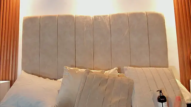  Laura saenz1 online show from March 2026 01:00:01 PM