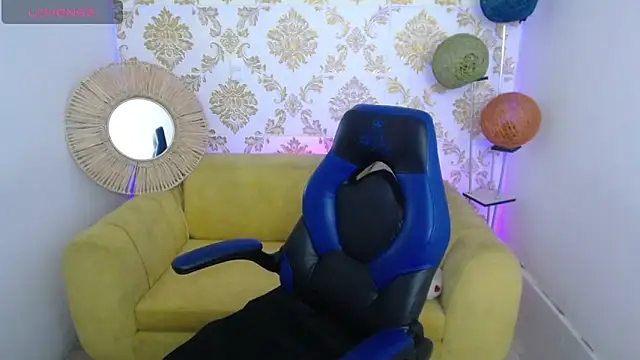 ALISS M  online show from February 2026 10:25:02 PM