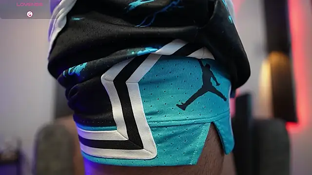 TaylerCross  online show from February 2026 06:40:02 PM