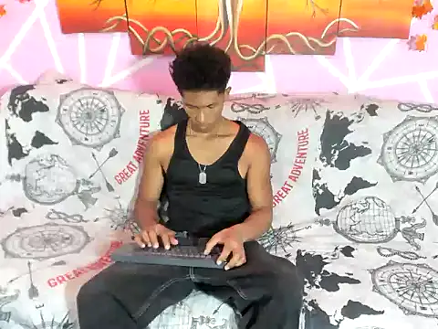 Snapshot of Yoel_hot2004 chatting on February 2026 05:28:01 PM Yoel hot2004 online show from February 2026 05:28:01 PM