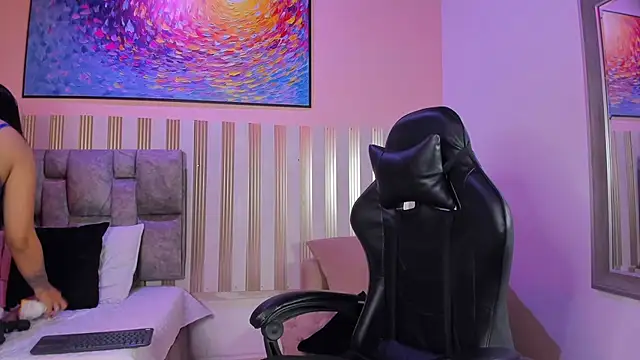 nina glow online show from March 2026 11:44:02 AM