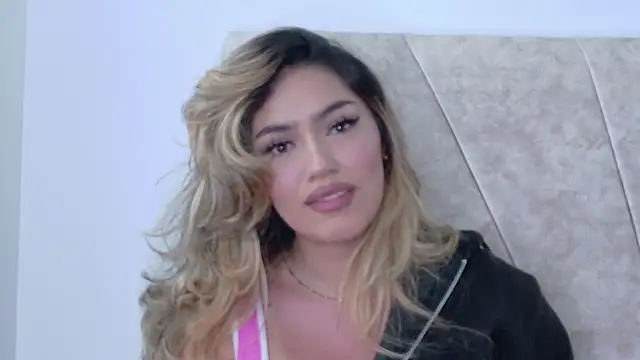 Snapshot of Maddy_Beluci chatting on May 2026 10:29:02 PM Maddy Beluci online show from May 2026 10:29:02 PM