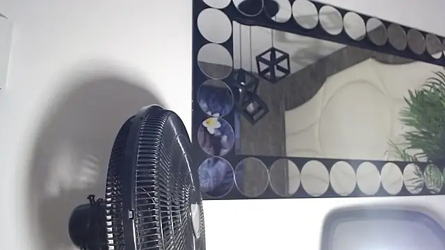 valenssio moretti online show from March 2026 03:44:02 AM