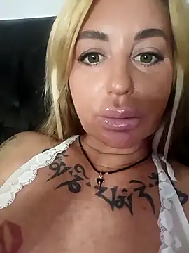 MiaMooly online show from October 2025 08:12:01 AM