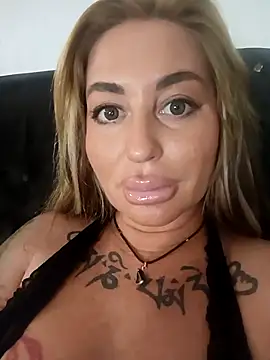 MiaMooly online show from October 2025 01:32:01 PM