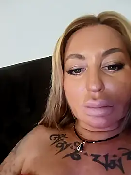 MiaMooly online show from October 2025 12:05:01 PM