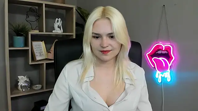 SweetLilyxo online show from May 2026 01:30:02 PM