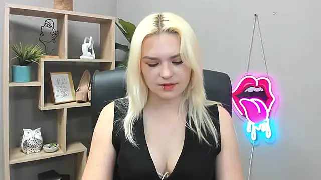 SweetLilyxo online show from May 2026 06:42:01 AM
