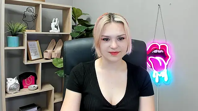 SweetLilyxo online show from July 2026 06:49:02 AM