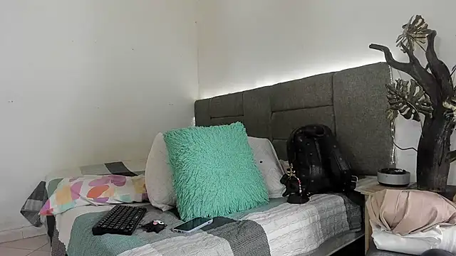 Zoel Amber20 online show from April 2026 10:04:01 PM