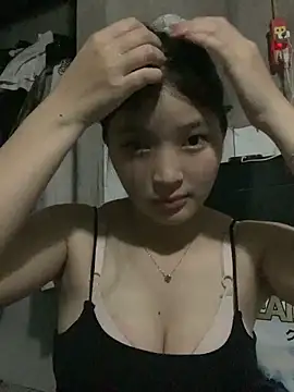 Snapshot of Suzu_xx01 chatting on March 2026 04:34:01 PM Suzu xx01 online show from March 2026 04:34:01 PM