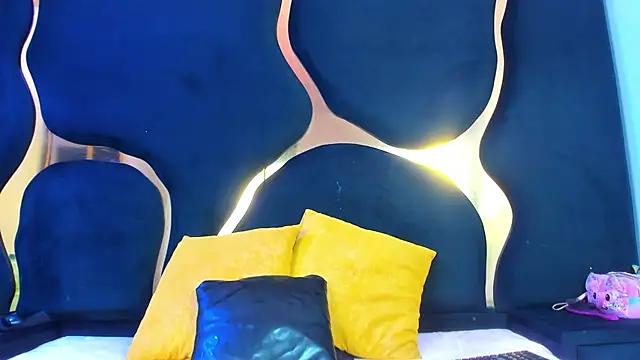 Vaneline2 online show from May 2026 12:53:02 PM
