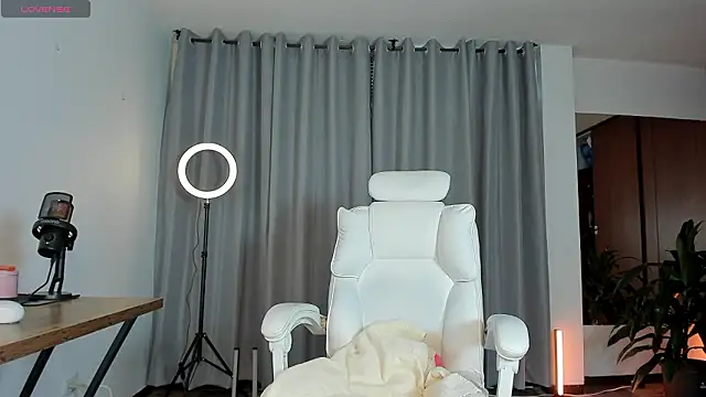 karinnixx online show from March 2026 02:45:02 PM