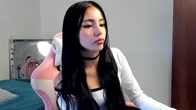 Chloe Miller 2 online show from March 2026 07:19:01 PM