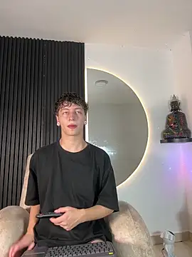 Snapshot of ARON_LUXX chatting on February 2026 03:03:01 AM ARON LUXX online show from February 2026 03:03:01 AM