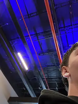 ARON LUXX online show from April 2026 02:09:02 PM