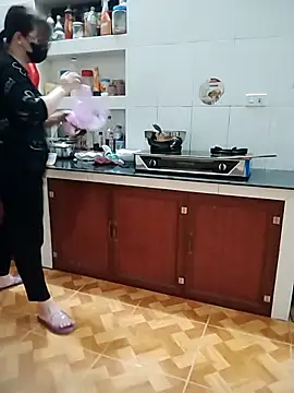 LiilyZi online show from March 2026 10:32:02 AM