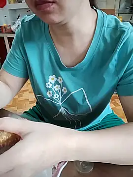 LiilyZi online show from April 2026 01:28:02 AM