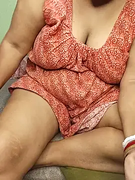 R Queen online show from June 2026 01:43:02 PM