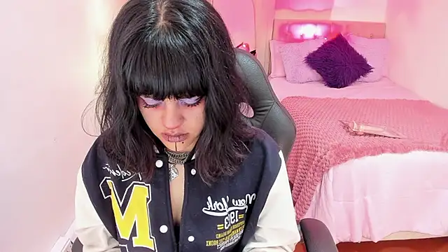 Snapshot of Nahemot_sadish chatting on February 2026 12:05:02 PM Nahemot sadish online show from February 2026 12:05:02 PM