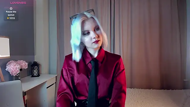 GoldenLenarz online show from March 2026 11:06:01 AM