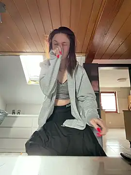 ViviLuu online show from March 2026 10:09:01 AM