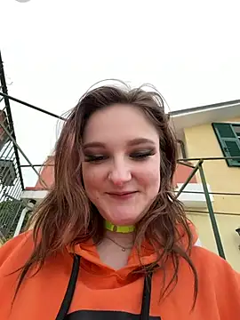 ViviLuu online show from April 2026 03:34:02 PM