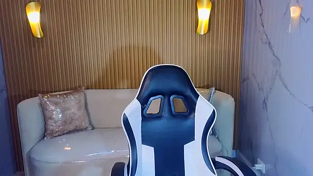 Snapshot of Perla_Moon_Tx chatting on February 2026 12:37:02 PM Perla Moon Tx online show from February 2026 12:37:02 PM