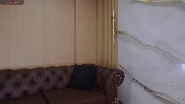 Snapshot of rox_luxury_tf chatting on July 2026 12:53:02 PM rox luxury tf online show from July 2026 12:53:02 PM