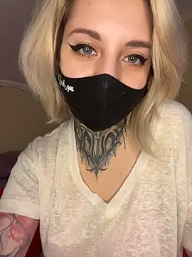 Snapshot of AllisonXAlfred chatting on February 2026 07:24:02 PM AllisonXAlfred online show from February 2026 07:24:02 PM