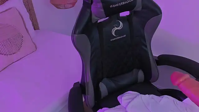 lilith visser online show from March 2026 07:54:01 PM