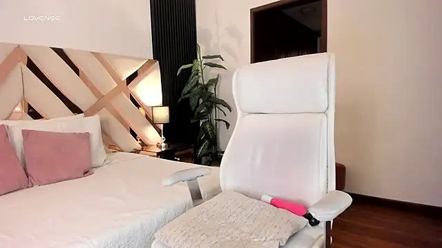 missthailand  online show from April 2026 10:27:01 PM