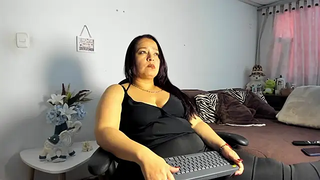 Snapshot of _Ivannaheat chatting on February 2026 04:57:02 PM Ivannaheat online show from February 2026 04:57:02 PM