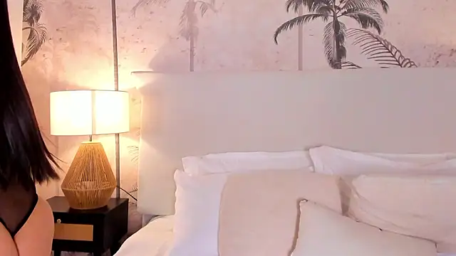 IvyStonne online show from March 2026 07:18:02 PM