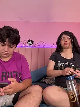 EmilyAndAndrew online show from June 2026 04:34:01 AM