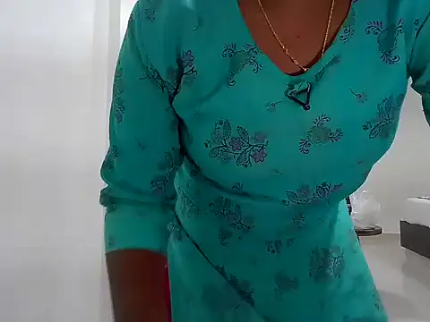 Snapshot of VixenNandhu chatting on April 2026 06:17:02 PM VixenNandhu online show from April 2026 06:17:02 PM