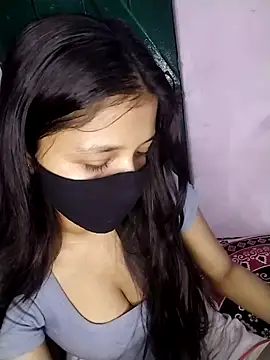 Naina-hott online show from April 2026 06:56:02 PM