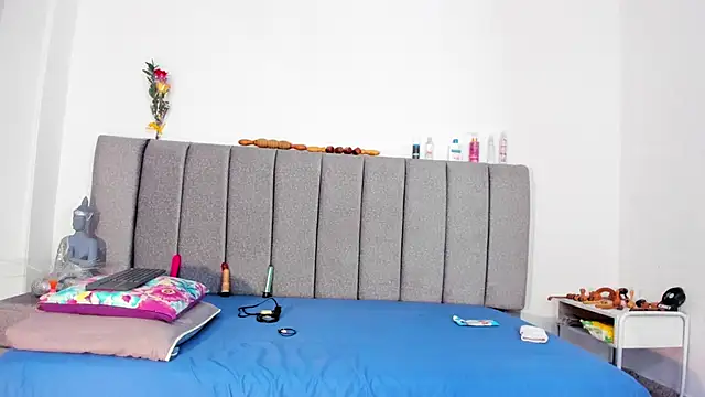 Giselle James online show from March 2026 06:04:02 PM