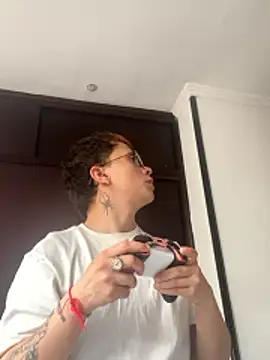 Snapshot of SimonMasseel chatting on February 2026 06:48:01 PM SimonMasseel online show from February 2026 06:48:01 PM