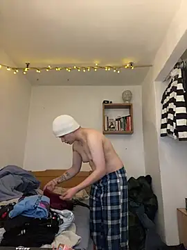 Snapshot of SimonMasseel chatting on February 2026 03:31:01 PM SimonMasseel online show from February 2026 03:31:01 PM