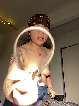 Snapshot of SimonMasseel chatting on February 2026 05:52:01 PM SimonMasseel online show from February 2026 05:52:01 PM