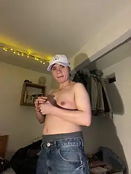 Snapshot of SimonMasseel chatting on February 2026 12:17:02 AM SimonMasseel online show from February 2026 12:17:02 AM