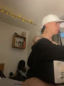 Snapshot of SimonMasseel chatting on February 2026 04:30:01 PM SimonMasseel online show from February 2026 04:30:01 PM