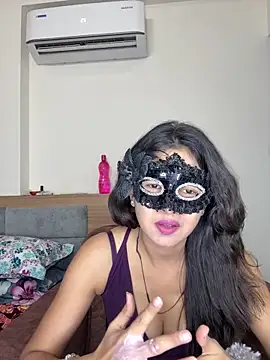 Snapshot of raavigirl chatting on April 2026 06:11:02 AM raavigirl online show from April 2026 06:11:02 AM