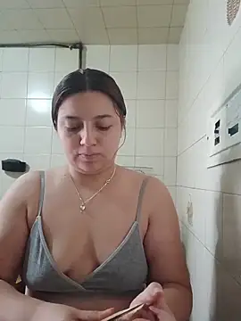 MajoArias online show from April 2026 08:33:02 PM