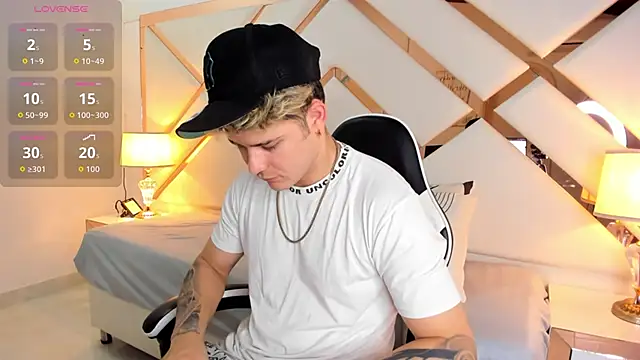 Snapshot of rayan_linxx chatting on February 2026 07:37:01 PM rayan linxx online show from February 2026 07:37:01 PM