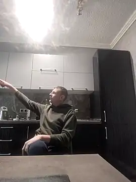 Snapshot of Boltlowq chatting on February 2026 08:24:01 AM Boltlowq online show from February 2026 08:24:01 AM